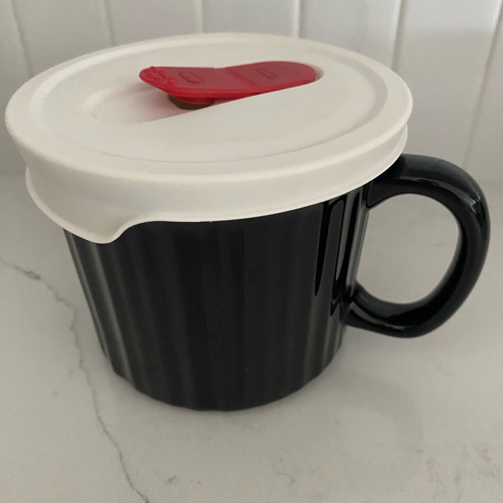 Corningware Black Stoneware Mug with Vented Lid